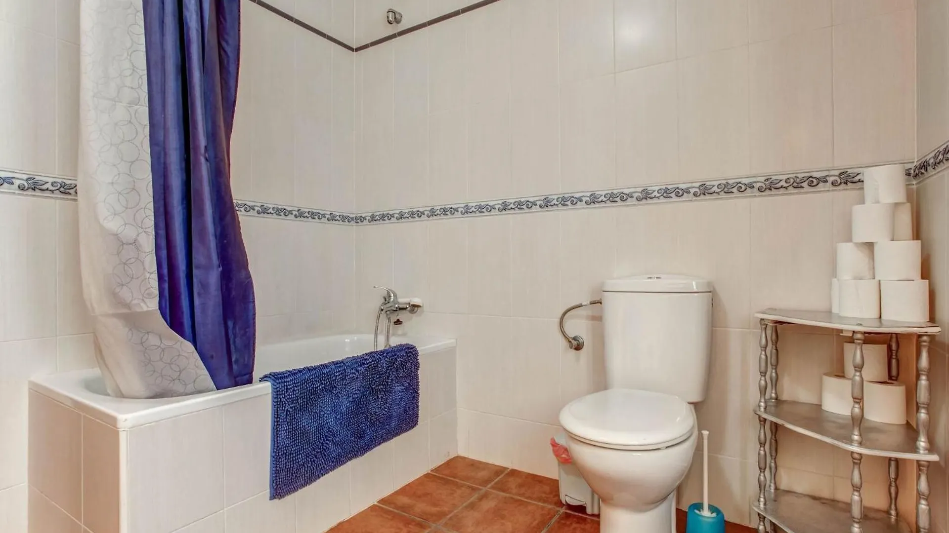 Cosy Holiday Home In Villanueva De Tapia With Garden