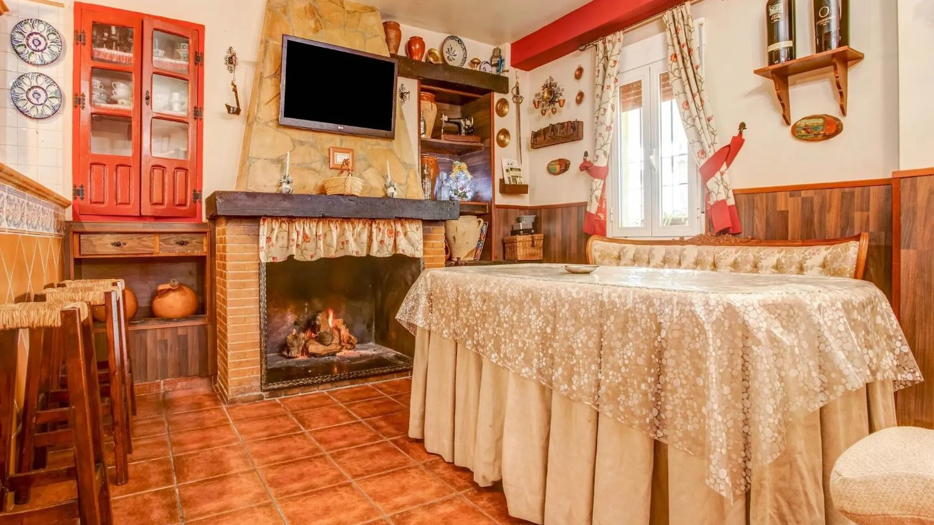 Cosy Holiday Home In Villanueva De Tapia With Garden