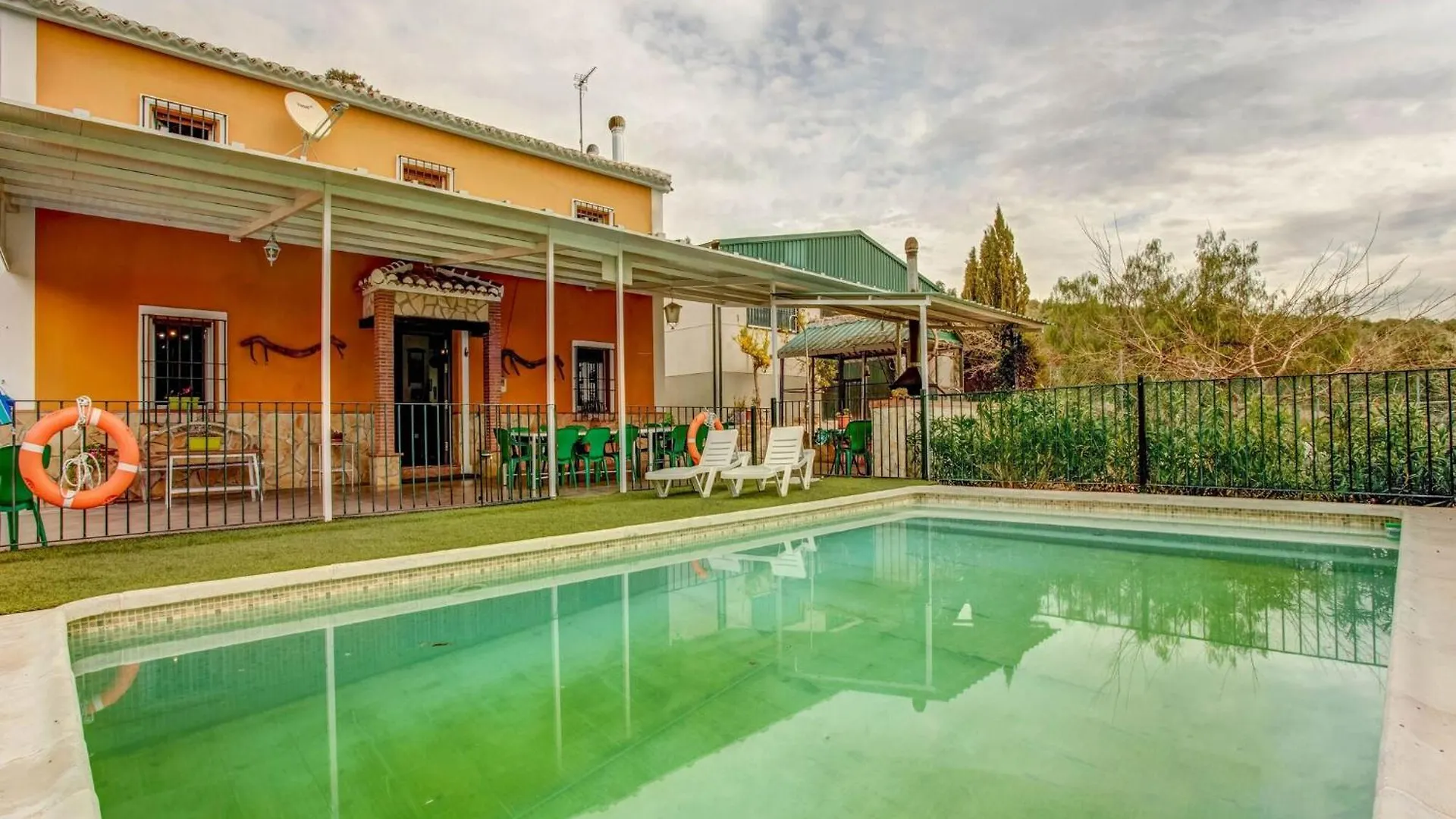 Cosy Holiday Home In Villanueva De Tapia With Garden