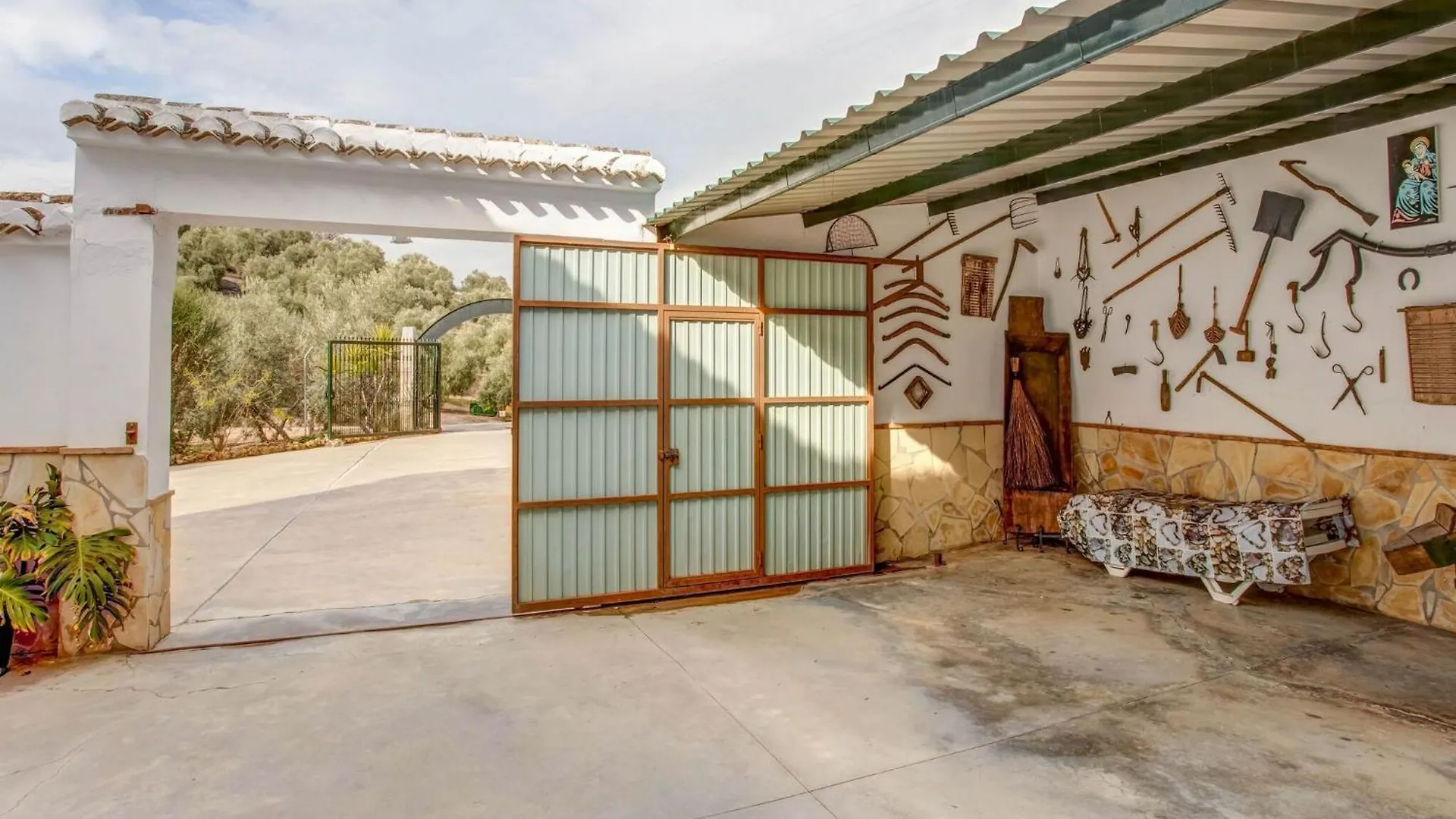 Cosy Holiday Home In Villanueva De Tapia With Garden