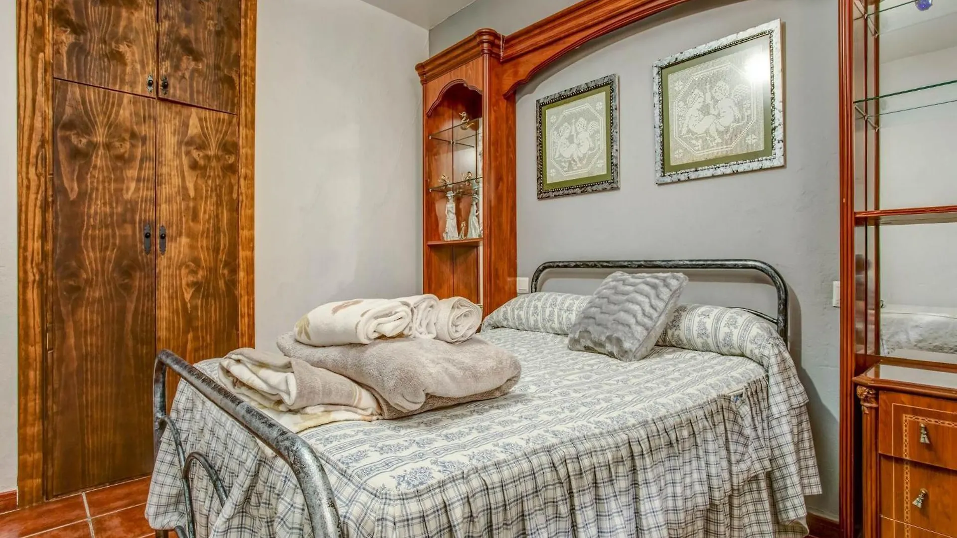Cosy Holiday Home In Villanueva De Tapia With Garden