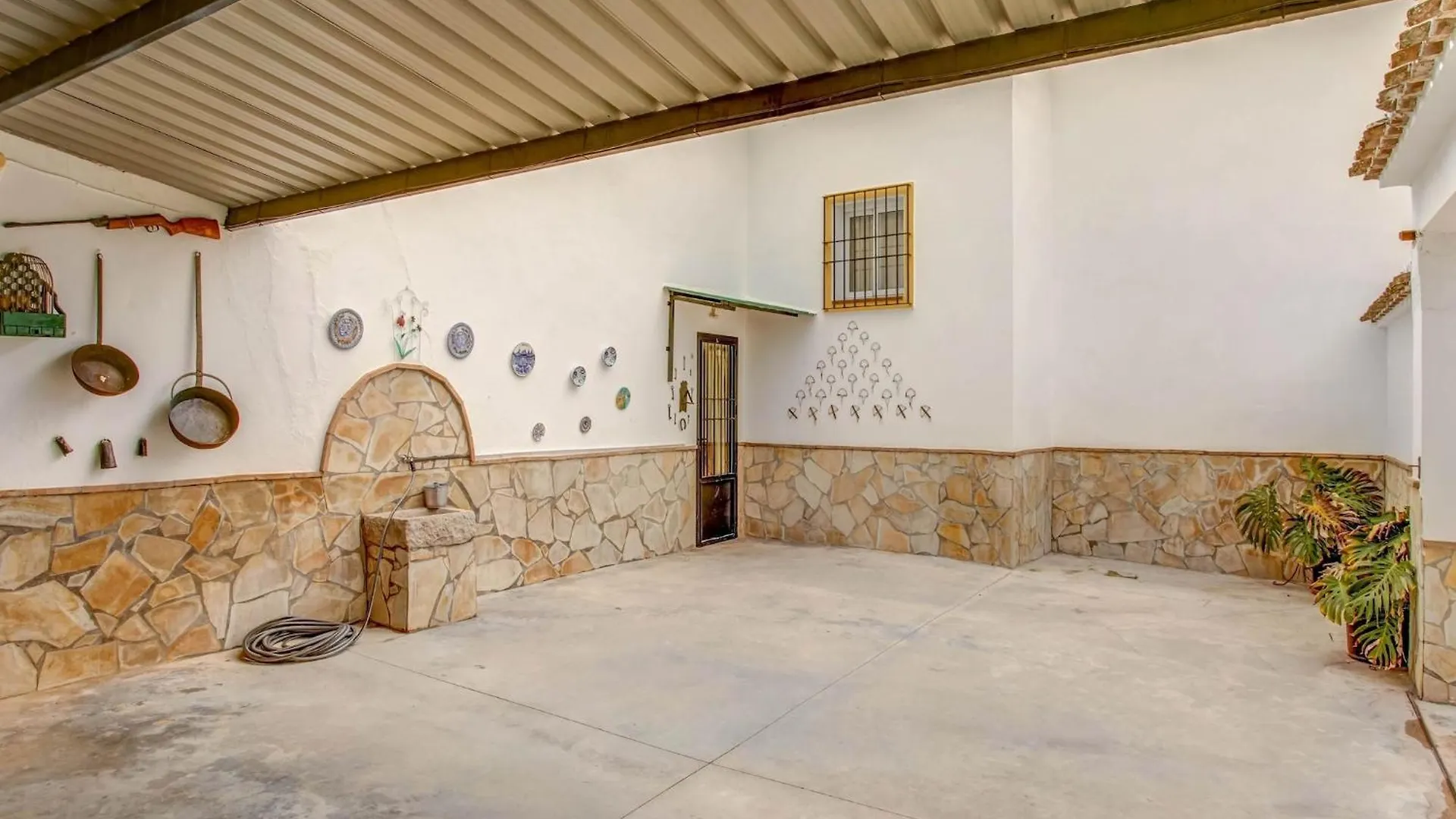 Cosy Holiday Home In Villanueva De Tapia With Garden 0*,  Spain