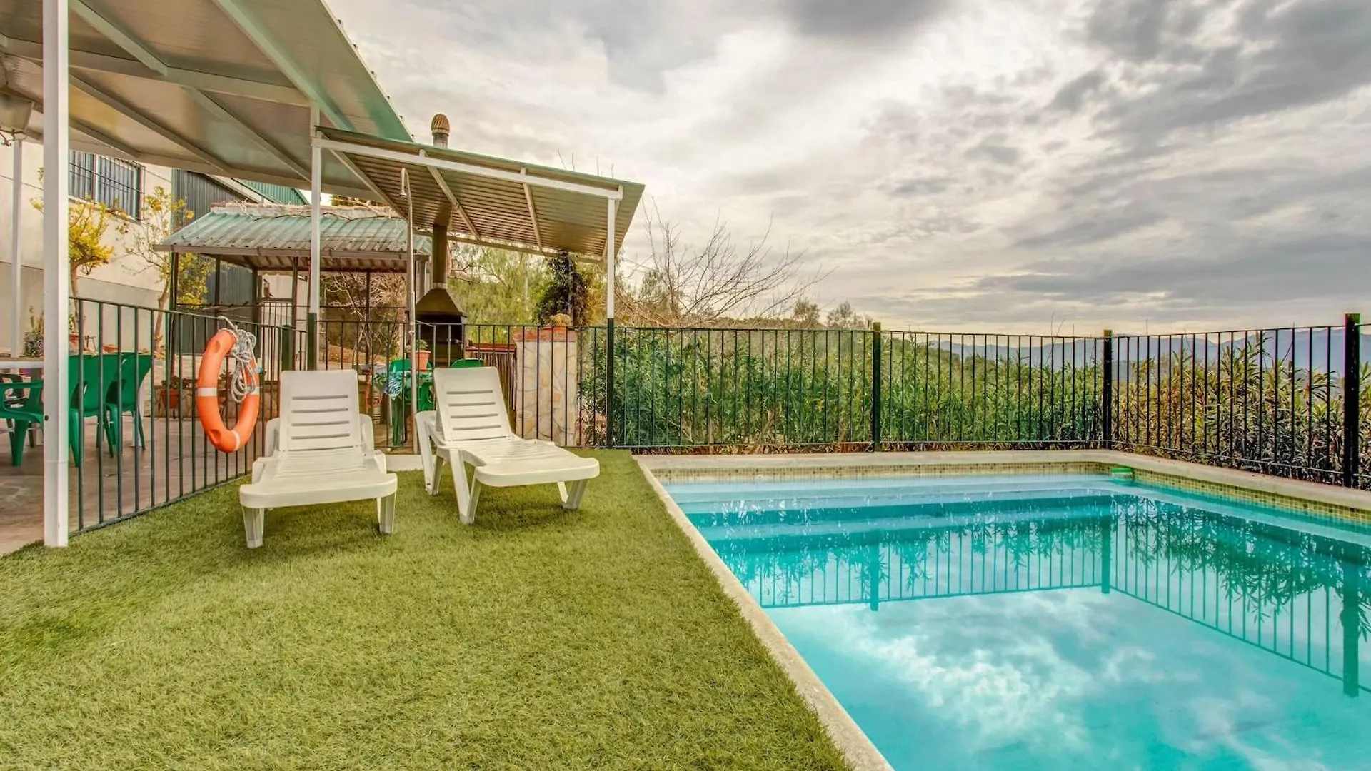 Cosy Holiday Home In Villanueva De Tapia With Garden
