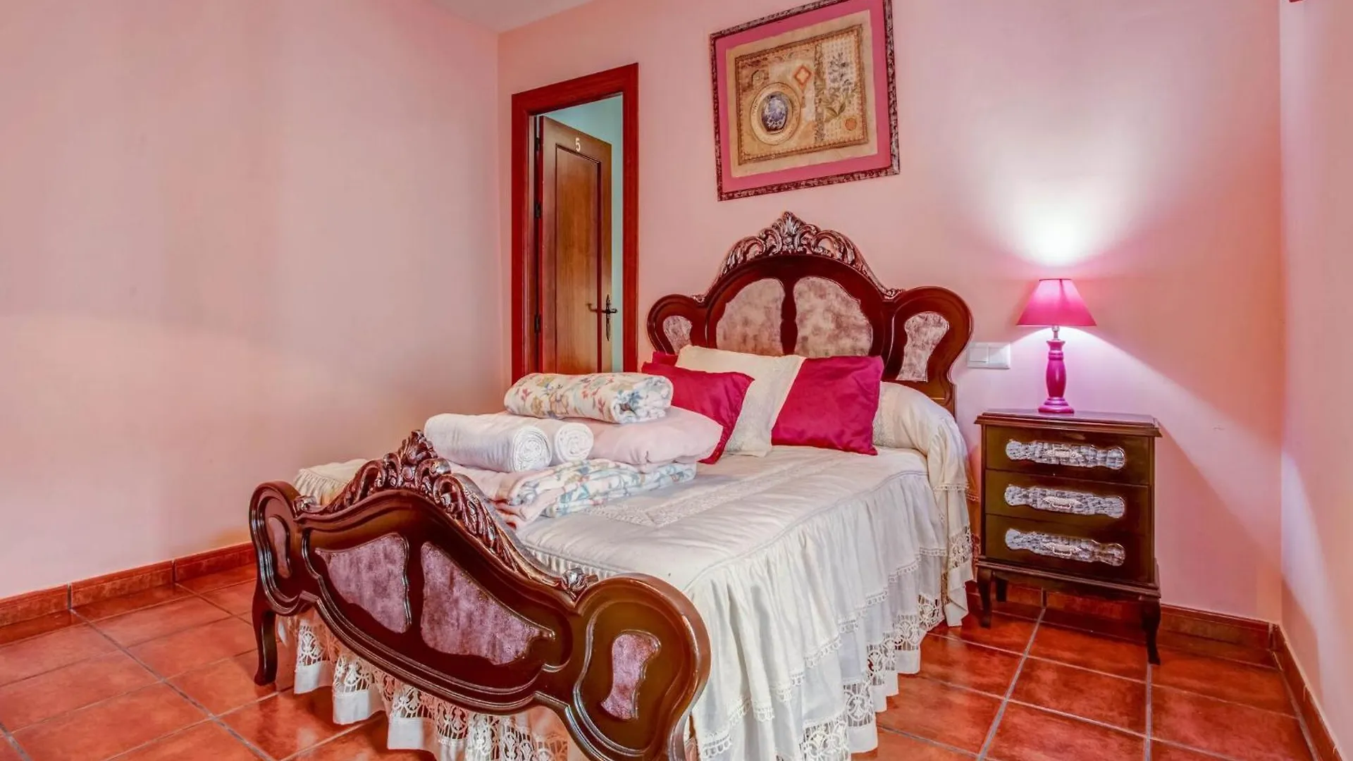 Cosy Holiday Home In Villanueva De Tapia With Garden